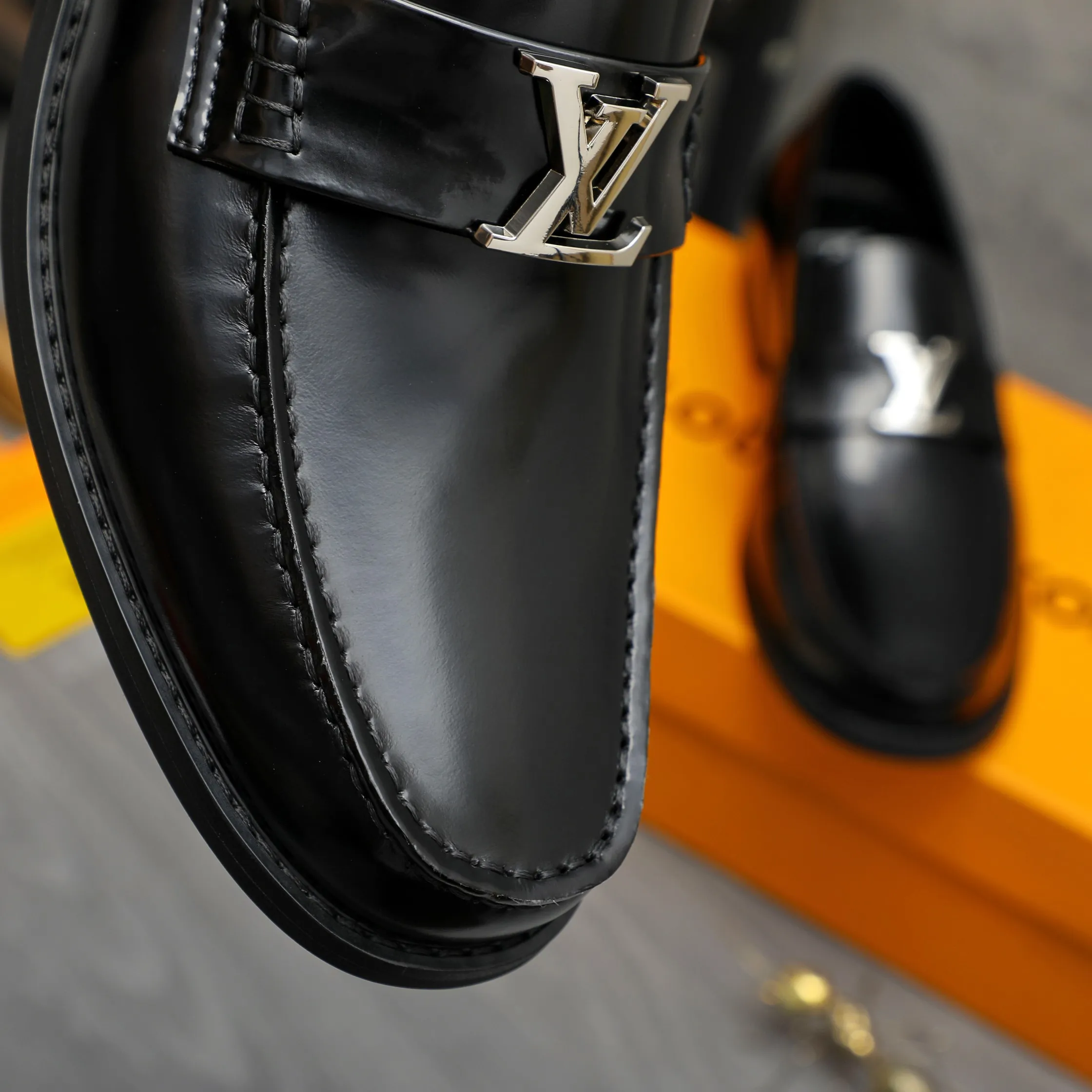 Men's shoes 💰p460 Product trademark: LV (Louis Vuitton) business slip-on leather shoes. Regular size: 38-45 (45 is custom-made and non-returnable) Product materials: Selected high-quality pearlescent cowhide upper, cowhide lining, original rubber outsole